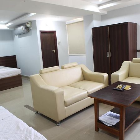 Nova Pride Hotel 하이데라바드 외부 사진
